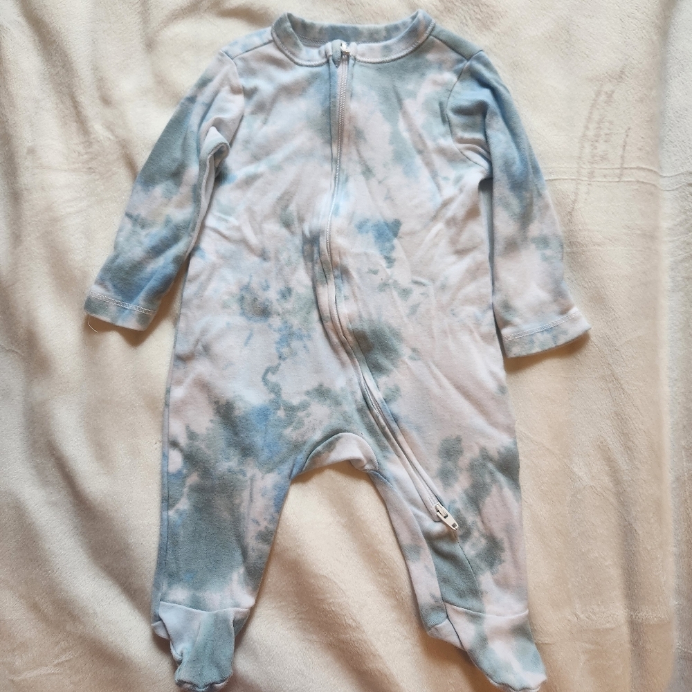 Old navy baby footie pajamas. 0-3 months.